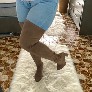 Steve Madden Taupe Stretch Thigh High Boot 👢🤎